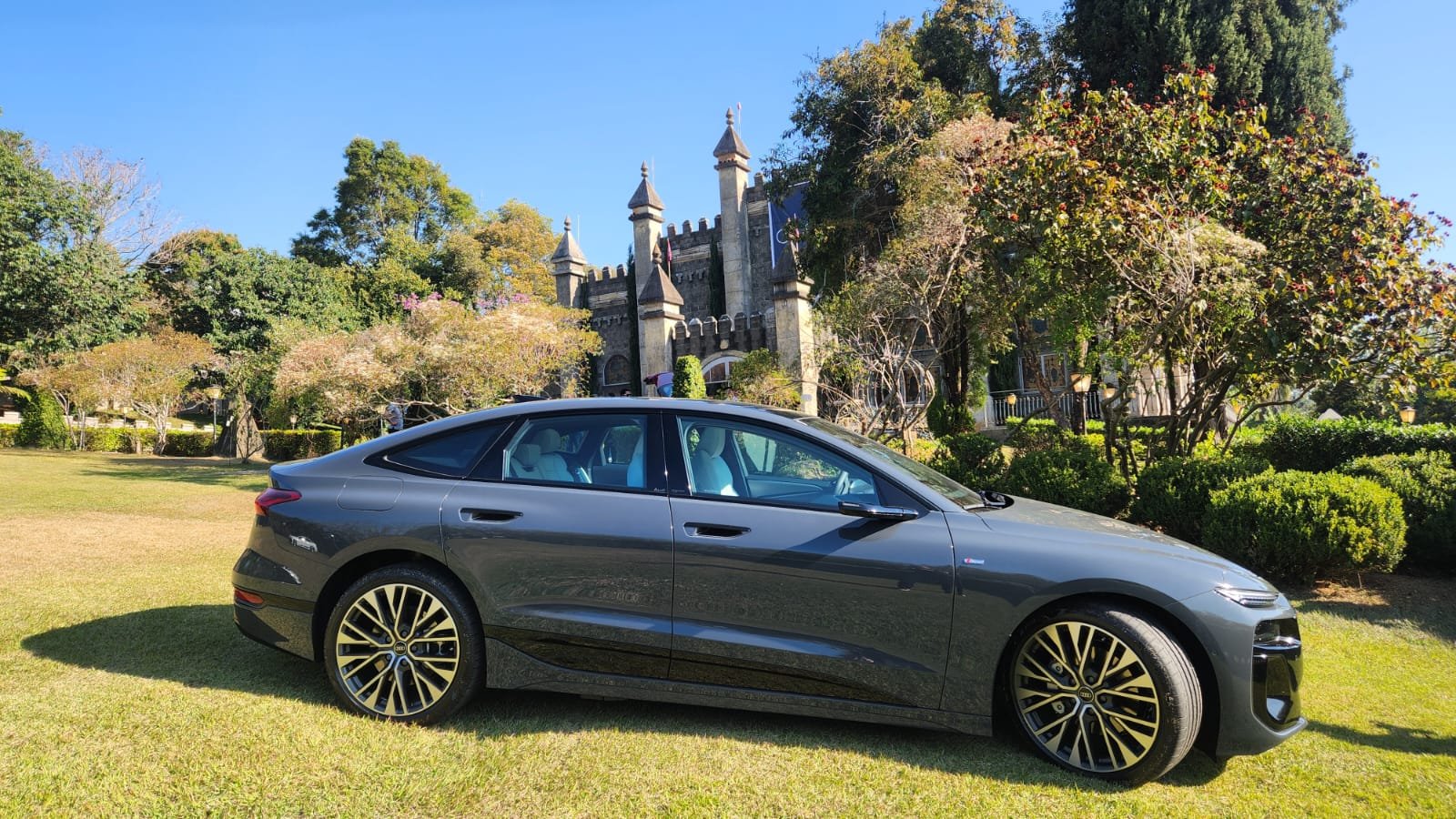 audi-une-luxo-desempenho-e-tecnologia-no-a6-sportback-e-tron-sergio-dias-8