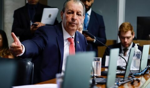 omar-aziz-critica-pirotecnia-e