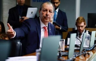 omar-aziz-critica-pirotecnia-e