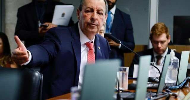 omar-aziz-critica-pirotecnia-e