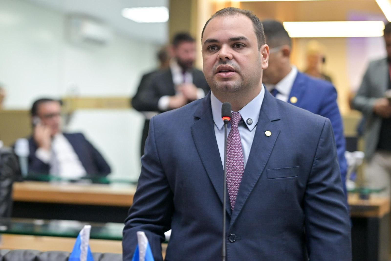 roberto-cidade-propoe-aviso-el