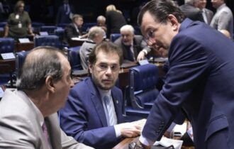 senadores-do-amazonas-criticam