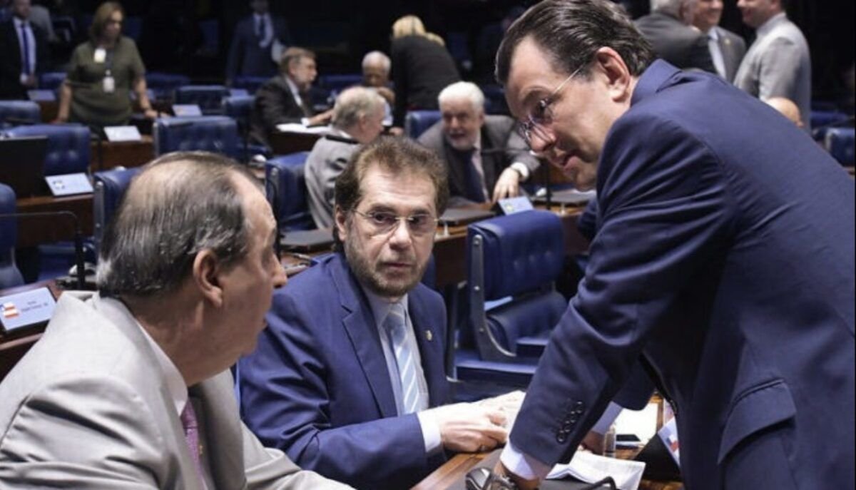 senadores-do-amazonas-criticam