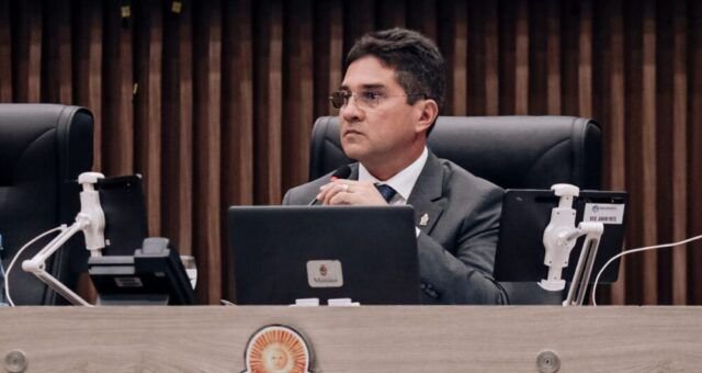 vereador-ameaca-expulsar-profe