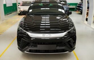 byd-inicia-producao-em-camacari-e-lanca-carro-hibrido-plug-in-flex-divulgacao-6