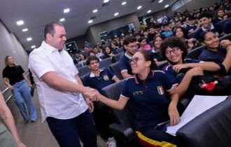 roberto-cidade-incentiva-aluno