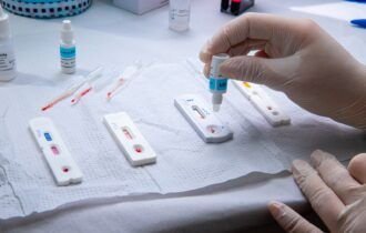 ‘Dezembro Vermelho’ terá como foco prevenção, diagnóstico, tratamento precoce e combate ao preconceito