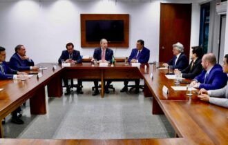 omar-aziz-reune-bancada-do-ama