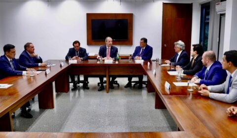 omar-aziz-reune-bancada-do-ama