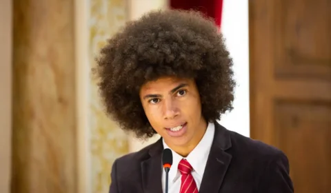 Deputado do PR filmado em briga de rua diz que sofreu racismo