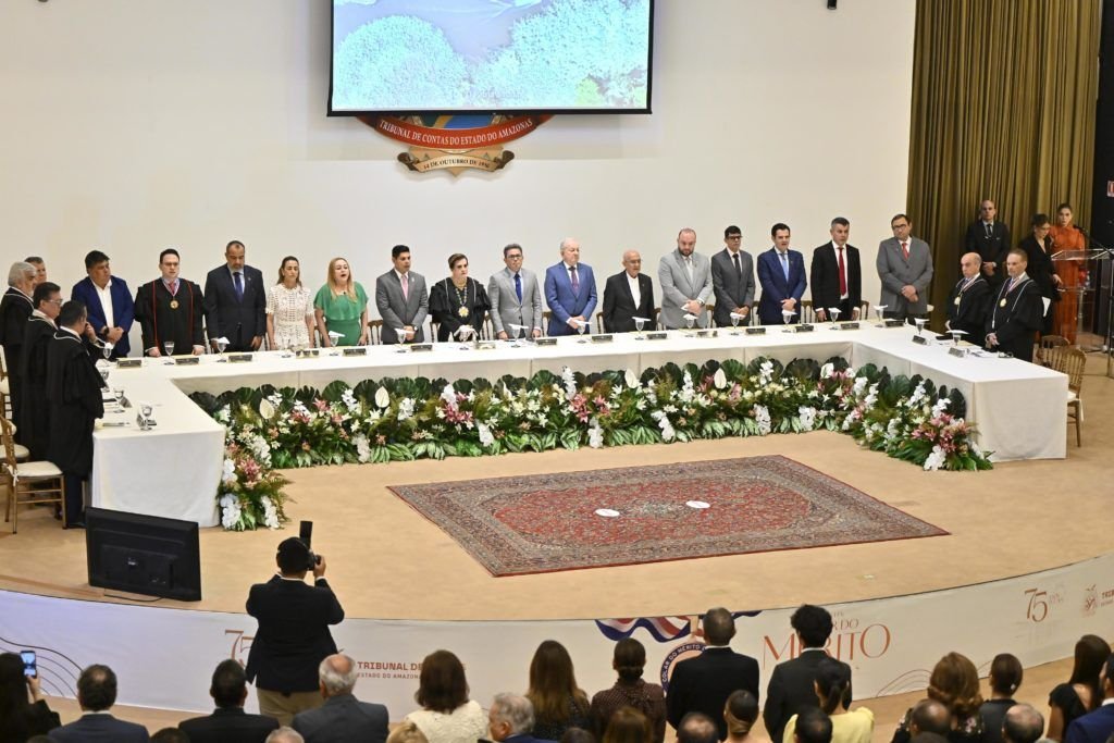 tce-am-concede-colar-do-merito