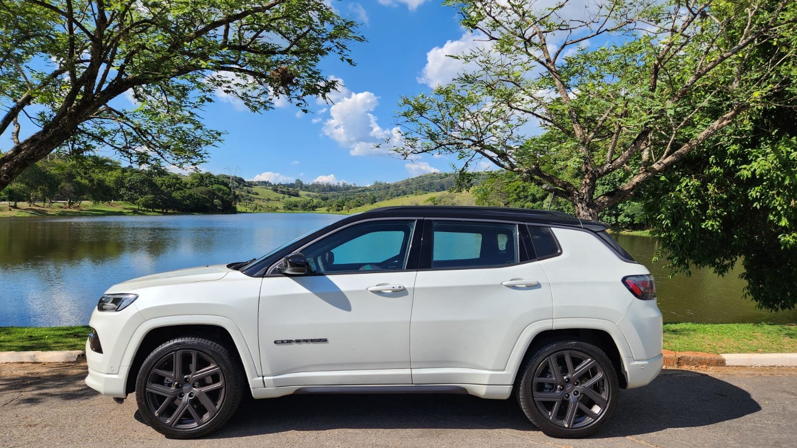 jeep-compass-se-reorganiza-e-mantem-disputa-direta-no-segmento-de-suvs-medios-sergio-dias-17