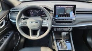 jeep-compass-se-reorganiza-e-mantem-disputa-direta-no-segmento-de-suvs-medios-sergio-dias-6