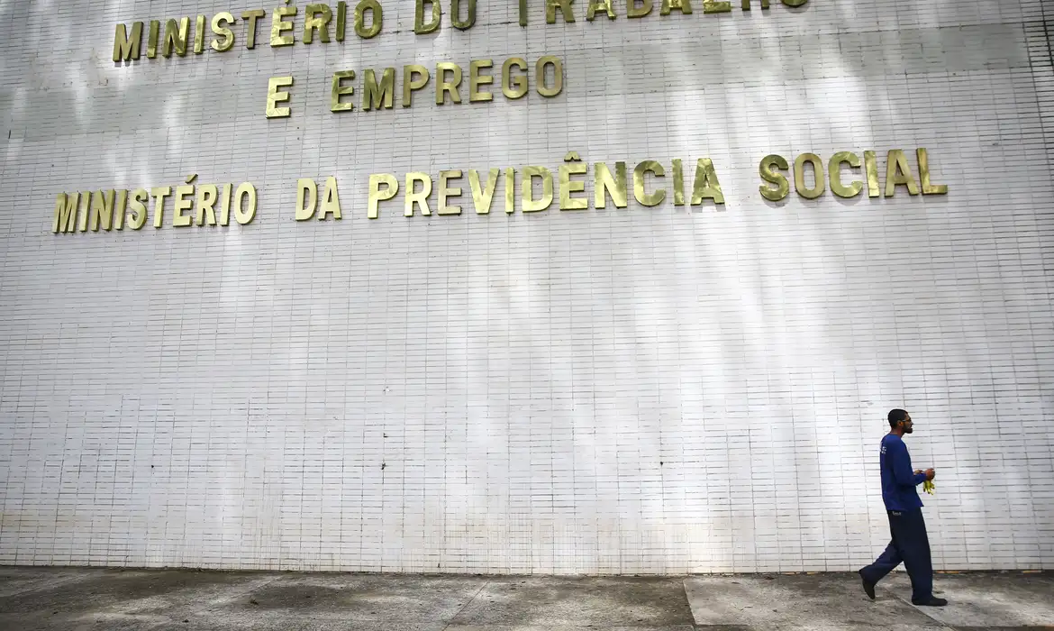 fachada-ministerio_mcamgo_abr_100420231818-11