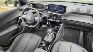 peugeot-aposta-na-tecnologia-hibrida-e-amplia-vendas-da-linha-2008-2026-sergio-dias-5-2