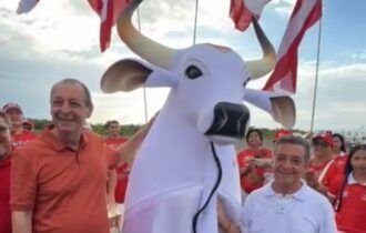 omar-aziz-e-recebido-pelos-boi