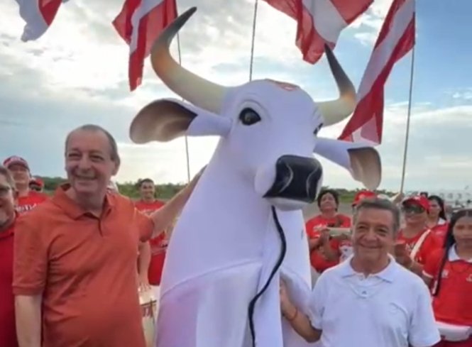 omar-aziz-e-recebido-pelos-boi