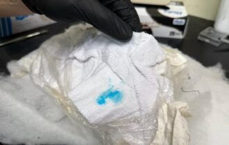 PF prende duas pessoas e apreende cocaína líquida que seria destinada ao exterior