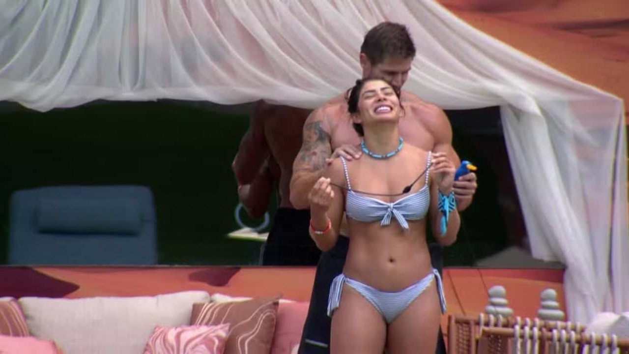 ciume-bbb-26-maxiane-reage-ao-ver-massagem-de-jonas-em-marciele_6504