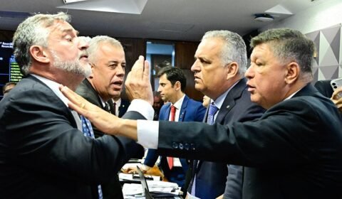 Sob protestos, CPMI aprova quebra de sigilos de Lulinha