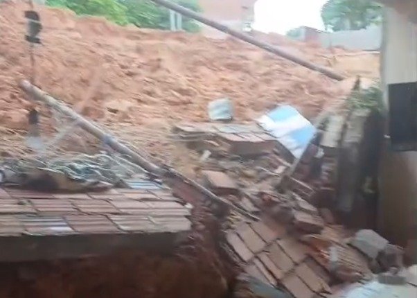 casa-desaba-no-bairro-novo-isr