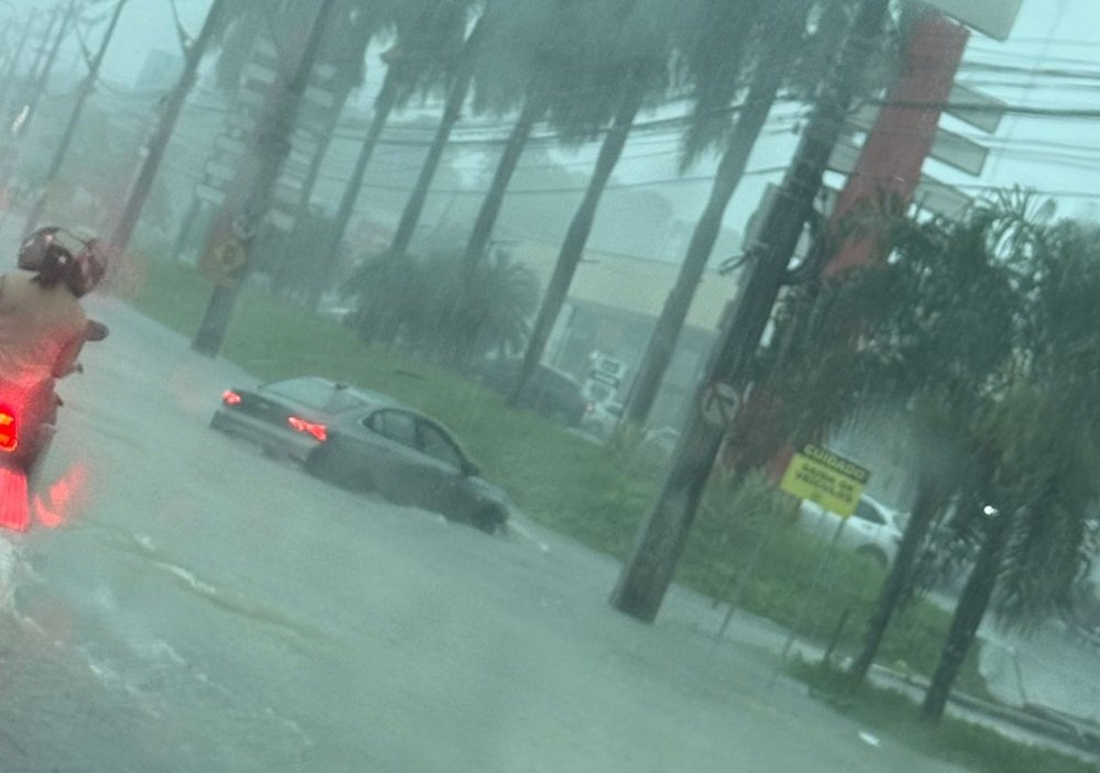 forte-chuva-provoca-alagamento