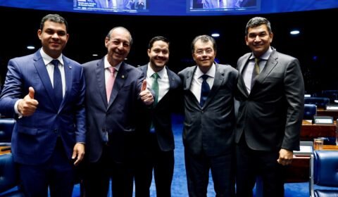 omar-aziz-celebra-no-senado-av