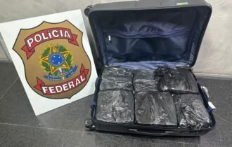 pf-prende-homem-no-aeroporto-d