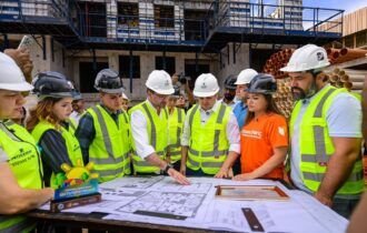 Em vistoria de obras do Residencial Compensa, governador interino Roberto Cidade destaca continuidade dos projetos habitacionais no Amazonas