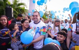 Roberto Cidade abre programação oficial do Abril Azul no Legislativo Estadual com iluminação especial