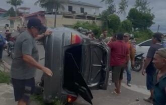 carro-capota-em-grave-acidente