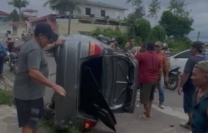 carro-capota-em-grave-acidente