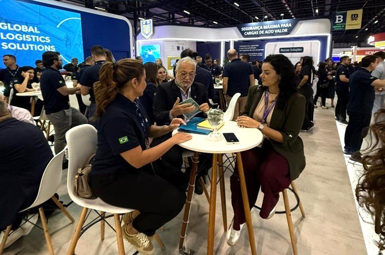 f07f42c4-fe07-4f50-9d99-e0eef9218c64