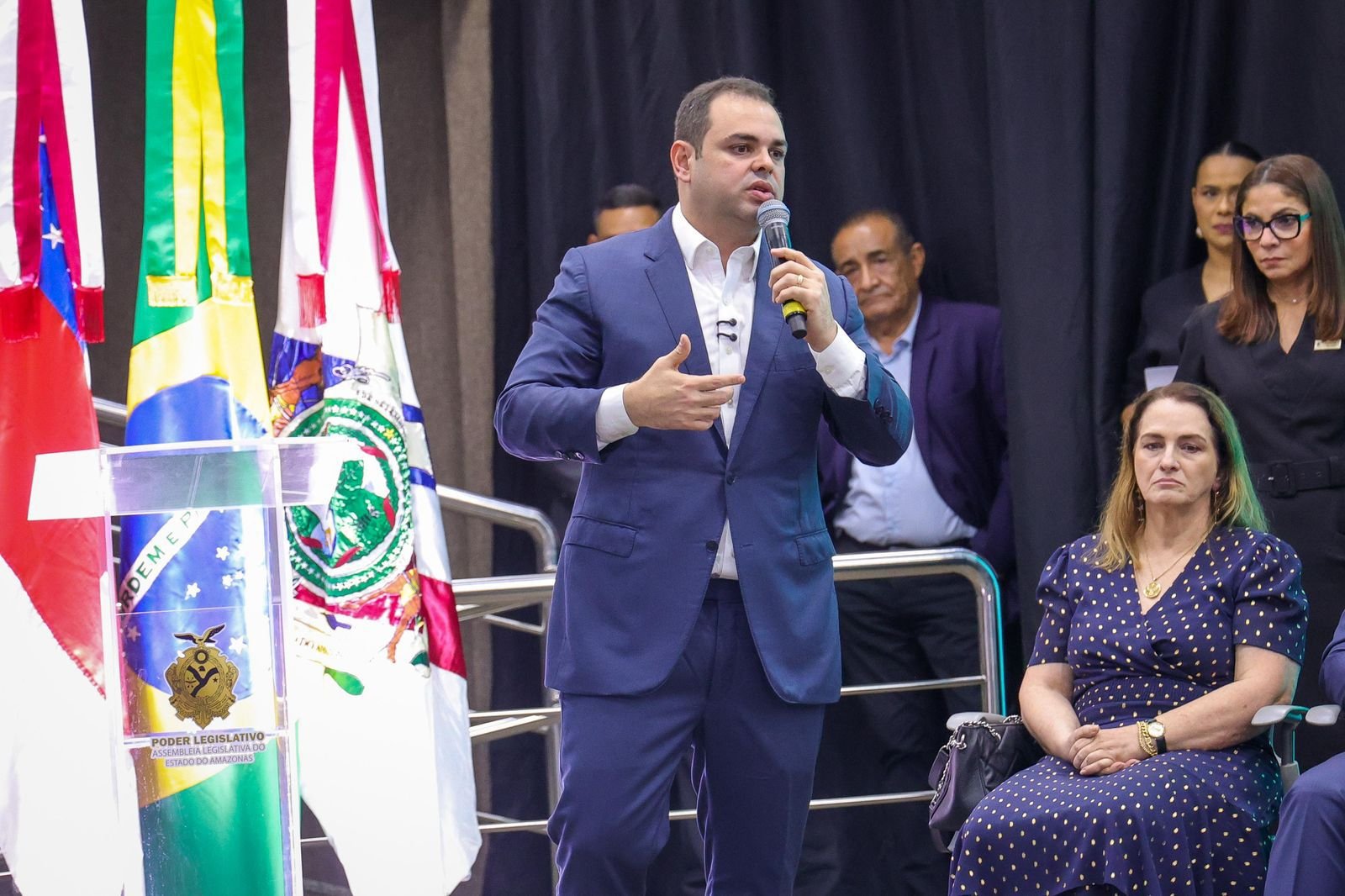 governador-interino-roberto-ci