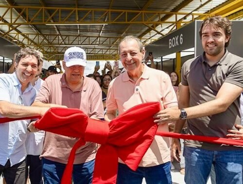 omar-aziz-participa-de-entrega