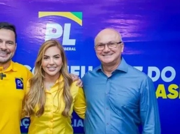 pai-e-filha-em-lados-opostos-m