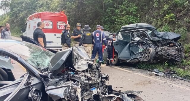 colisao-entre-carros-na-br-174