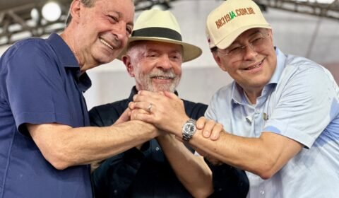 lula-entrega-casas-garante-a-b