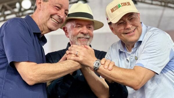 lula-entrega-casas-garante-a-b