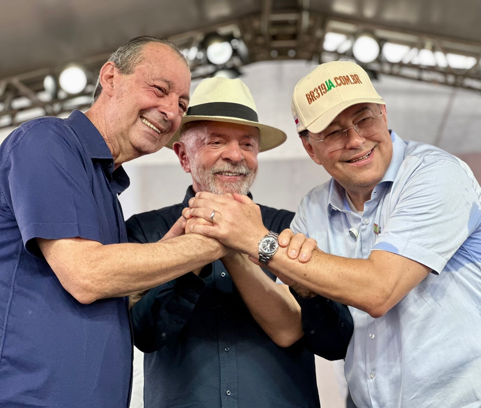 lula-entrega-casas-garante-a-b