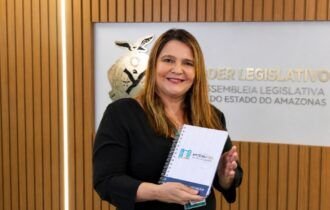 monica-santaella-deixa-diretor