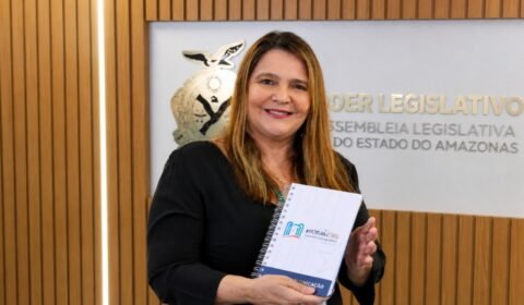monica-santaella-deixa-diretor
