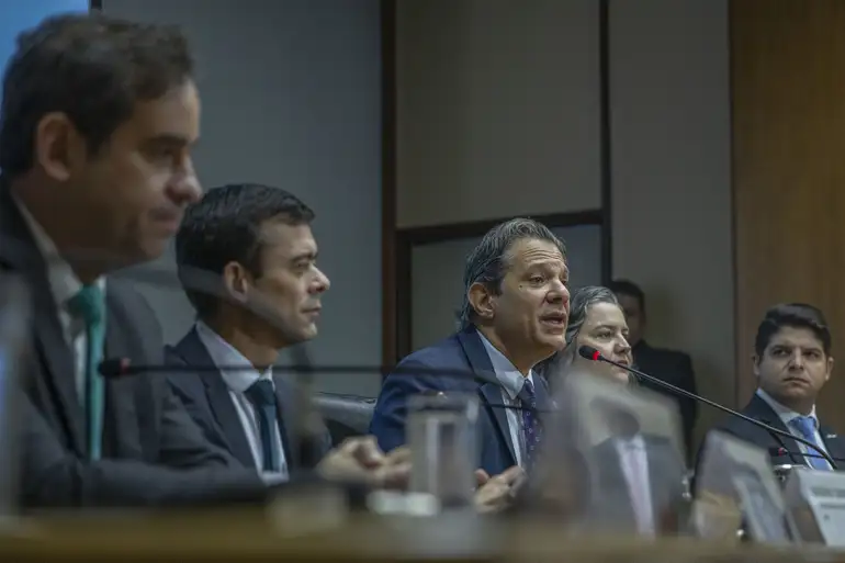 derrota-no-congresso-amplia-pr