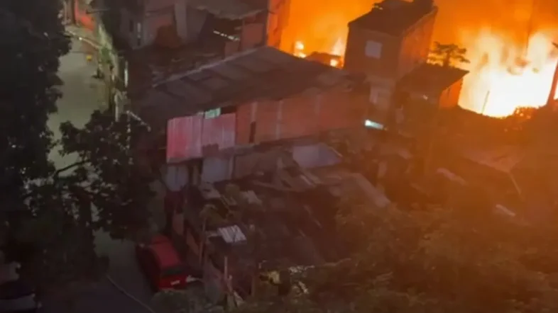 incendio-destroi-dezenas-de-mo