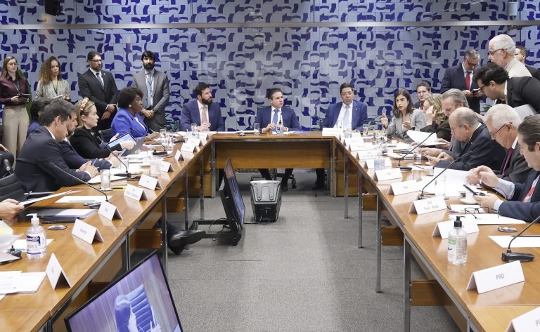 lideres-partidarios-definem-na