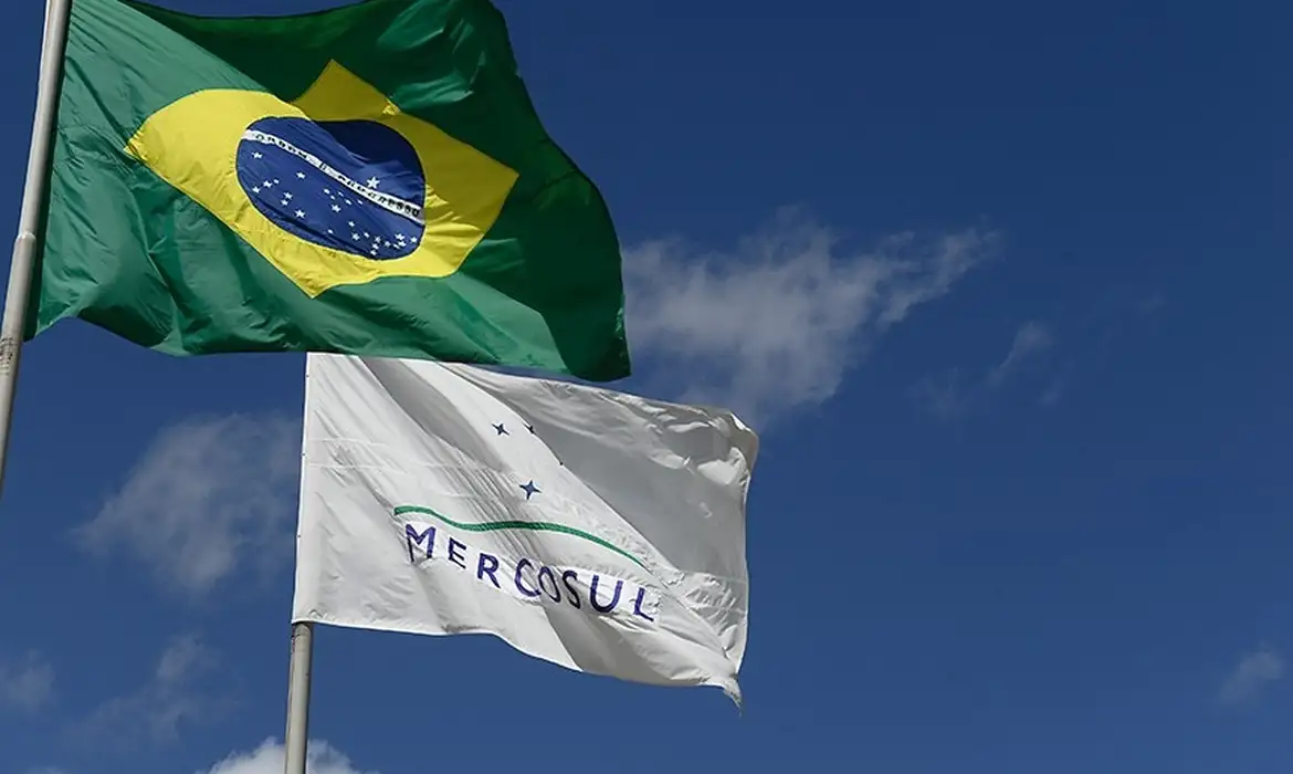 lula-vai-ao-paraguai-participa