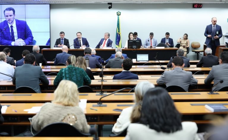 ministro-da-fazenda-defende-re