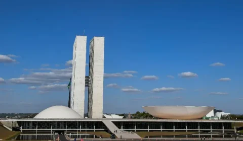 pec-61-entra-em-compasso-de-es