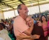 Omar firma compromisso em chamar os aprovados em concurso e reabrir delegacias 24 horas no Amazonas