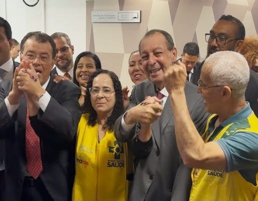 com-voto-favoravel-de-omar-azi
